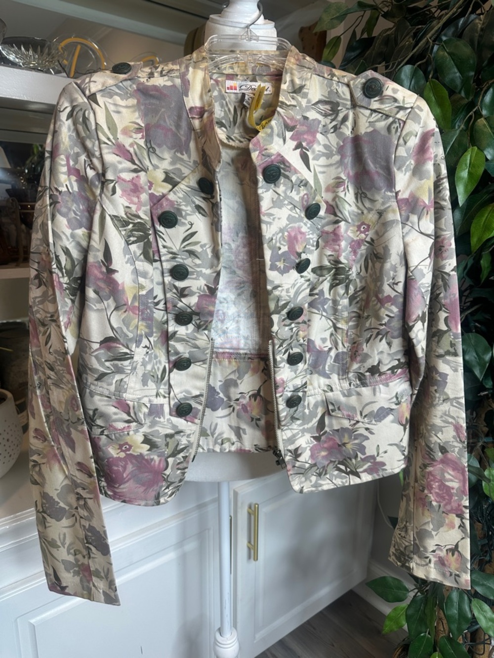 EUC Floral Military-Style Women’s Blazer in Cream and Dusty Pink, Jr Large